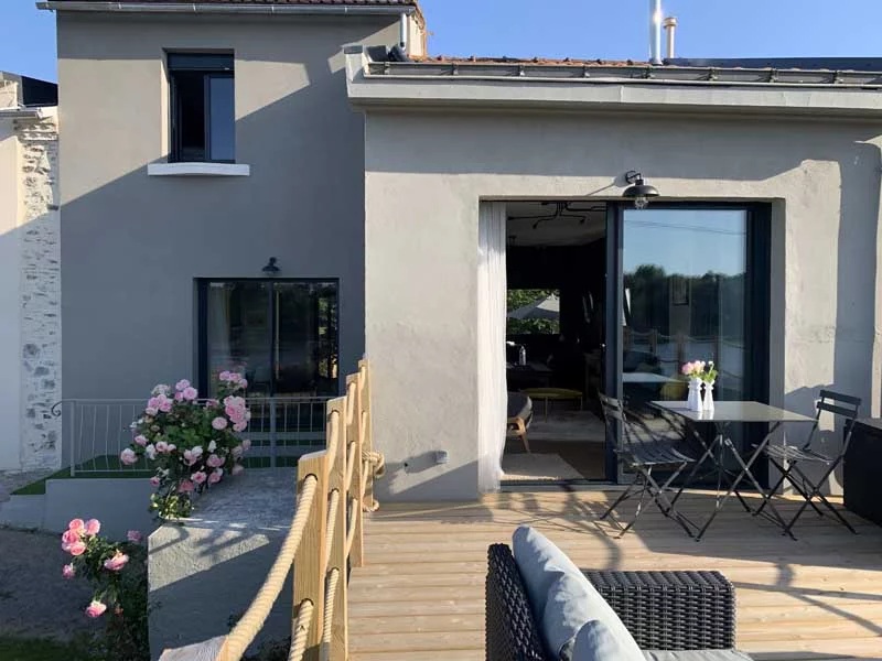 Photo de l'exterieur sur la terrasse de la Maison Paradis,