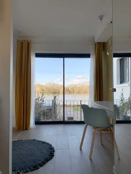 Photo de l'intérieur sur la terrasse de la Maison Paradis